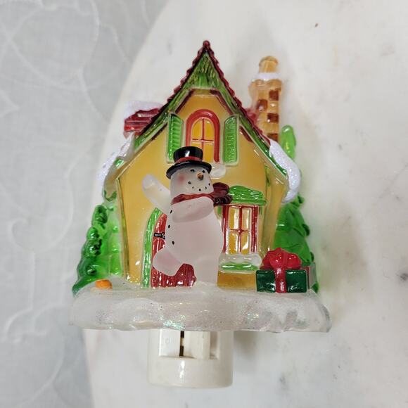 Snowman Nightlight 7W Plug In Light Switch 3-D Plastic Christmas Holiday Decor - Picture 5 of 13